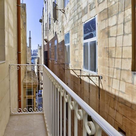 Exquisite 3-Bedroom Duplex Penthouse With Jacuzzi In Valletta Centre المظهر الخارجي الصورة
