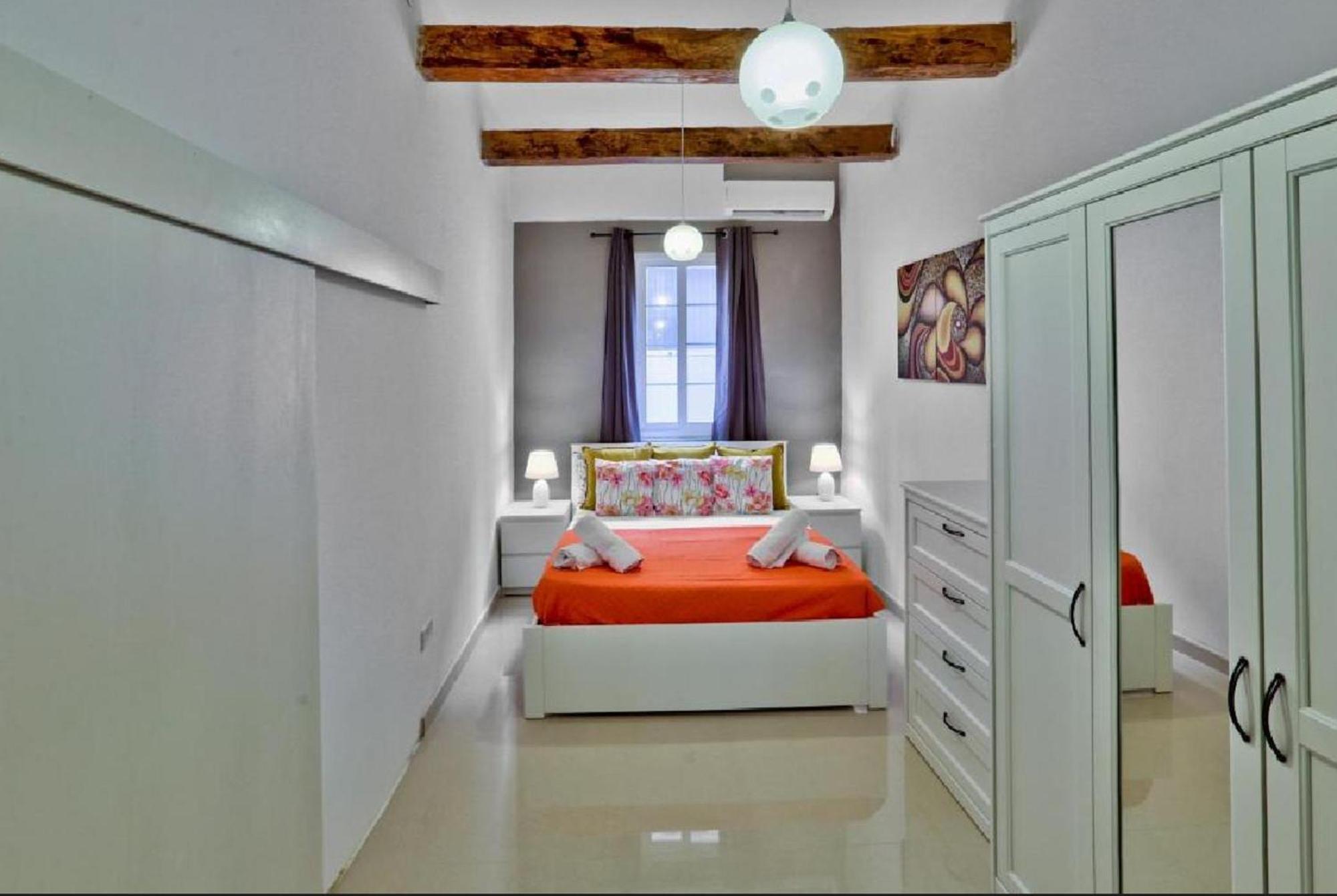 Exquisite 3-Bedroom Duplex Penthouse With Jacuzzi In Valletta Centre المظهر الخارجي الصورة