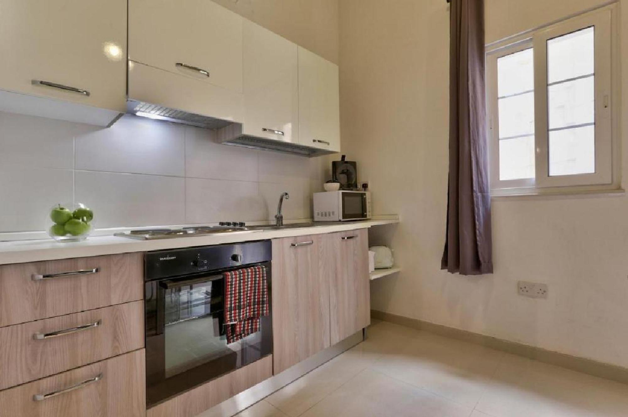Exquisite 3-Bedroom Duplex Penthouse With Jacuzzi In Valletta Centre المظهر الخارجي الصورة