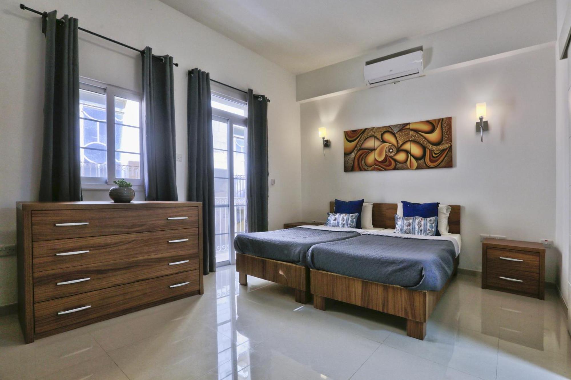Exquisite 3-Bedroom Duplex Penthouse With Jacuzzi In Valletta Centre المظهر الخارجي الصورة