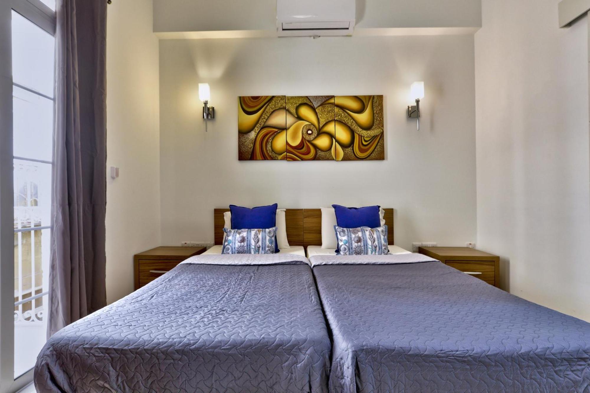 Exquisite 3-Bedroom Duplex Penthouse With Jacuzzi In Valletta Centre المظهر الخارجي الصورة