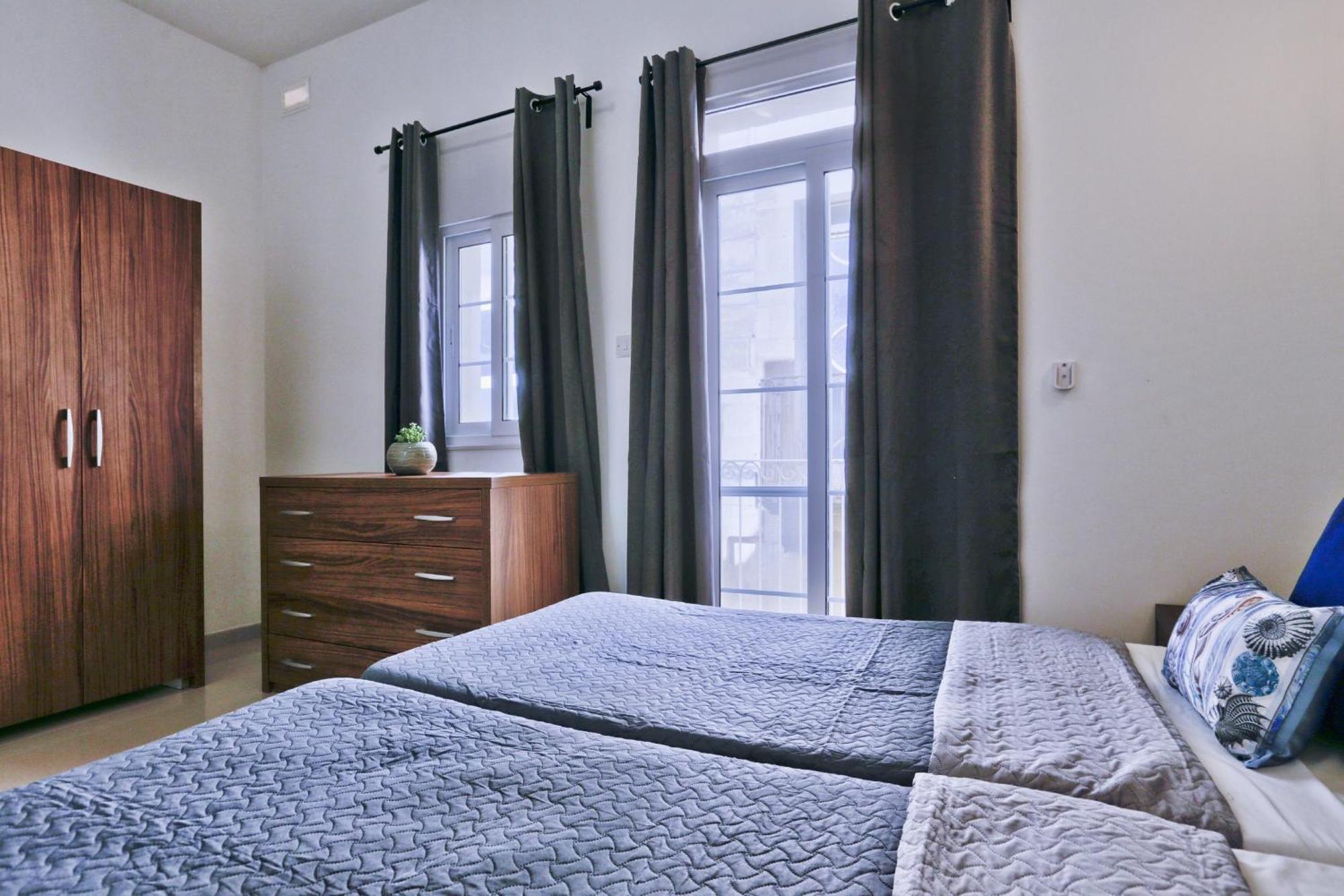 Exquisite 3-Bedroom Duplex Penthouse With Jacuzzi In Valletta Centre المظهر الخارجي الصورة