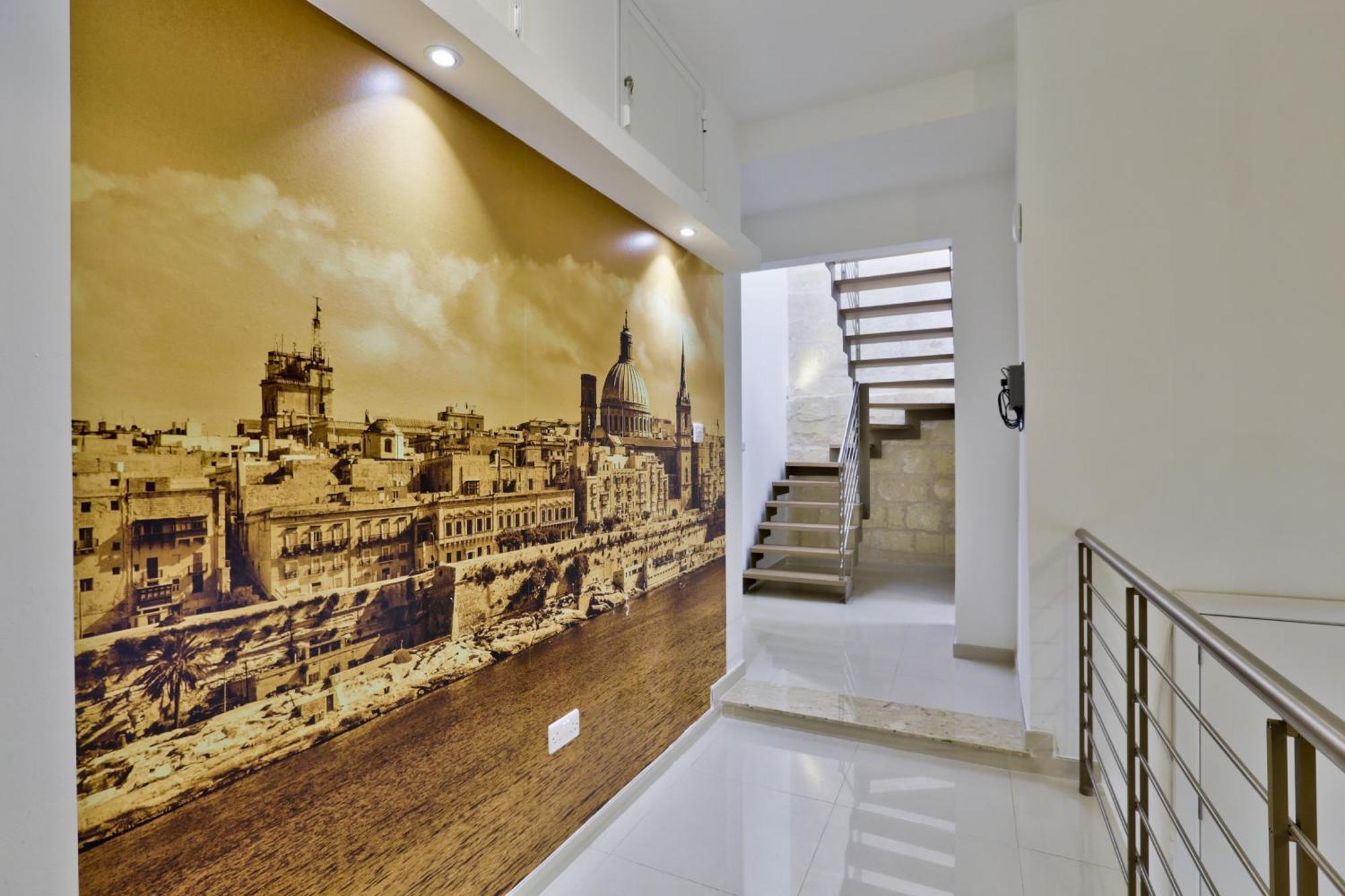 Exquisite 3-Bedroom Duplex Penthouse With Jacuzzi In Valletta Centre المظهر الخارجي الصورة