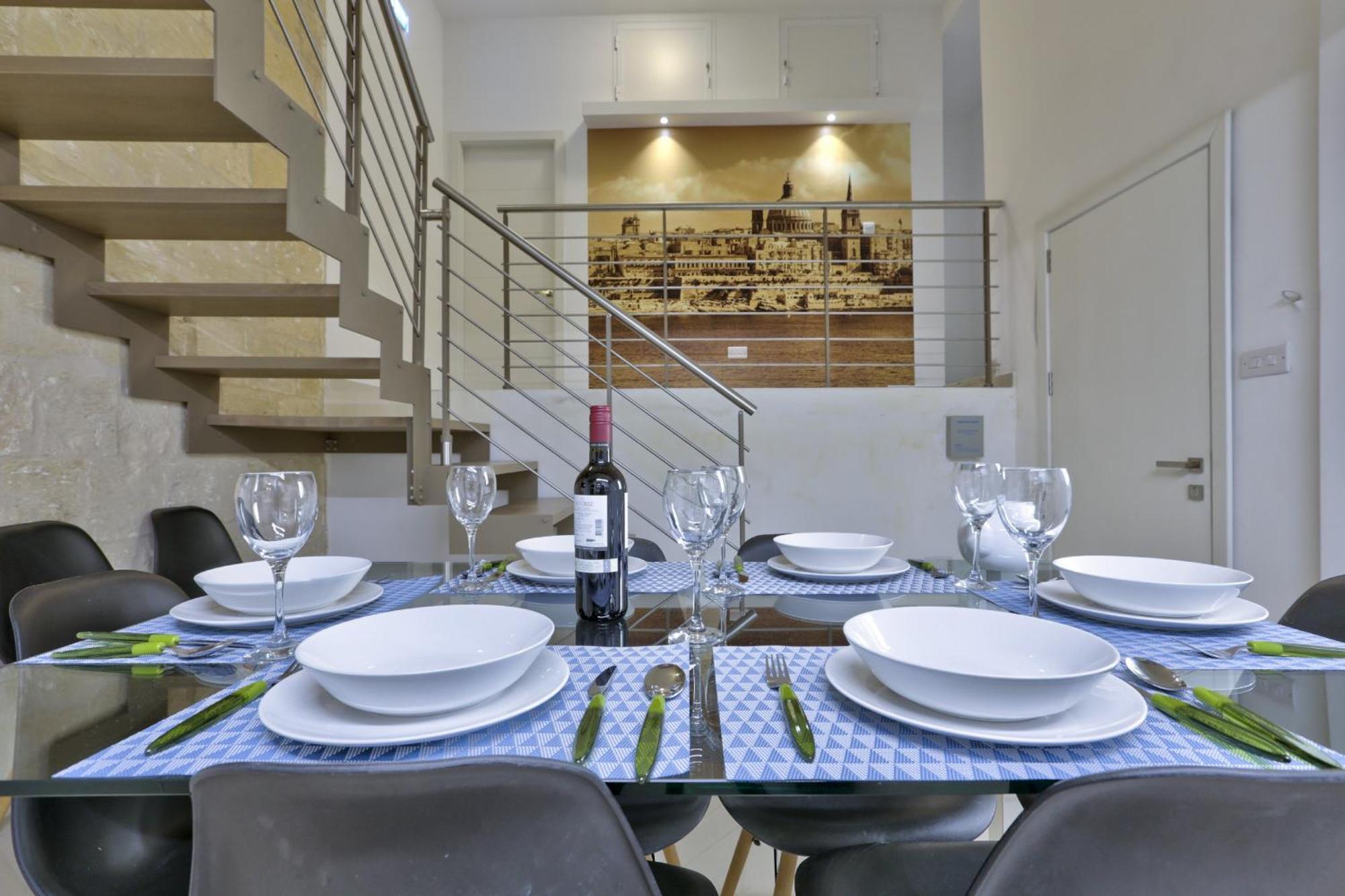 Exquisite 3-Bedroom Duplex Penthouse With Jacuzzi In Valletta Centre المظهر الخارجي الصورة