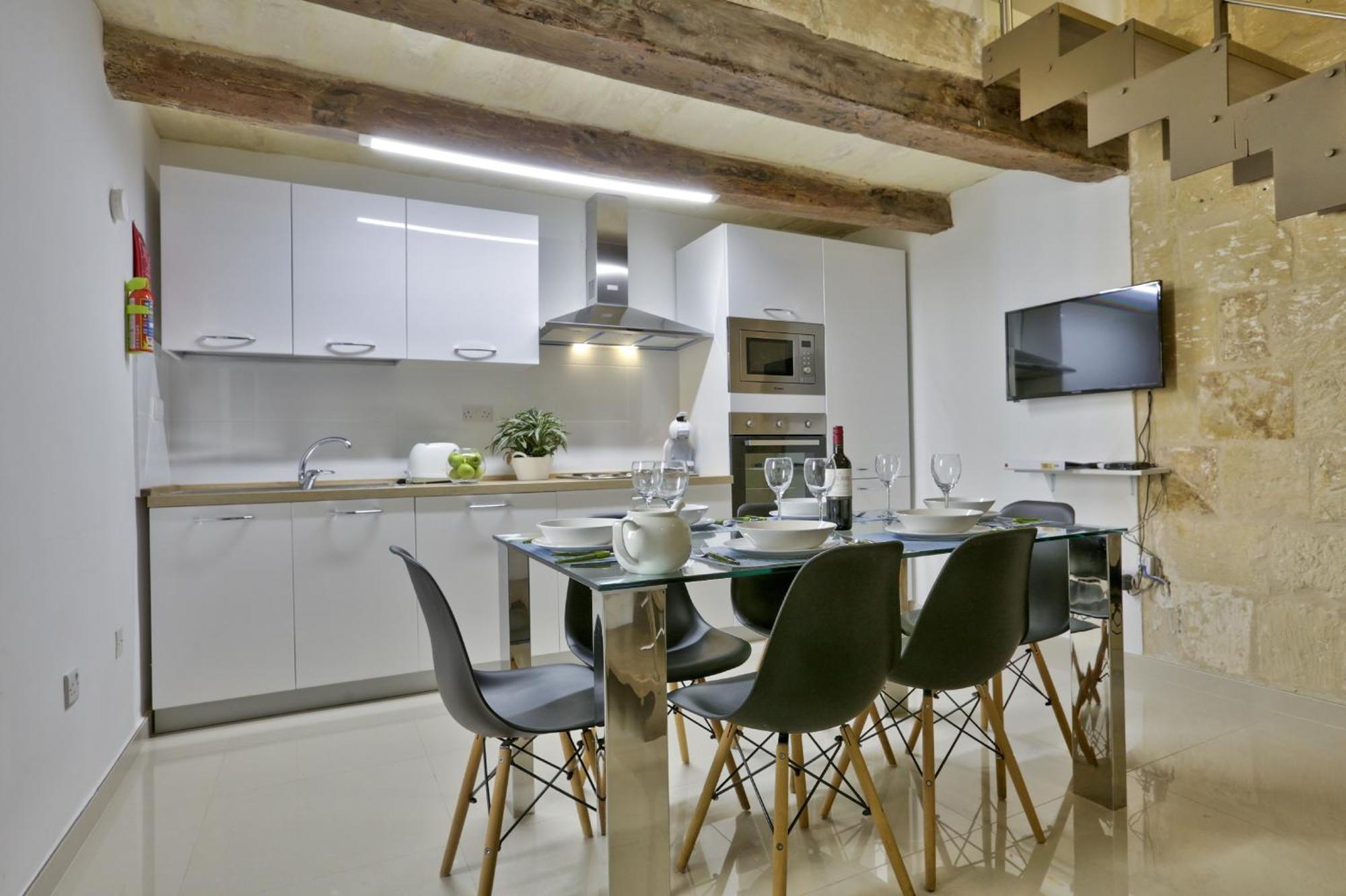 Exquisite 3-Bedroom Duplex Penthouse With Jacuzzi In Valletta Centre المظهر الخارجي الصورة