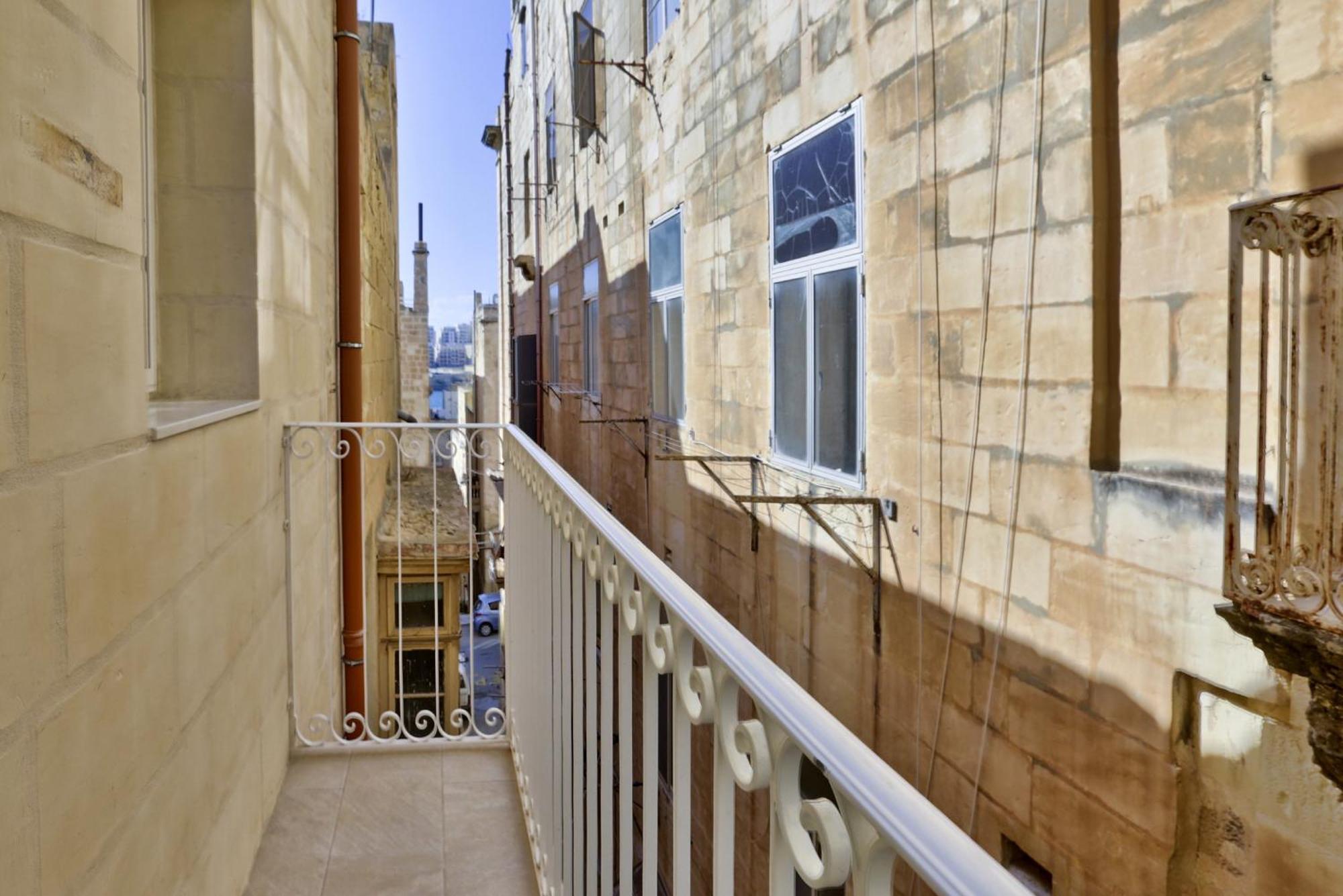 Exquisite 3-Bedroom Duplex Penthouse With Jacuzzi In Valletta Centre المظهر الخارجي الصورة