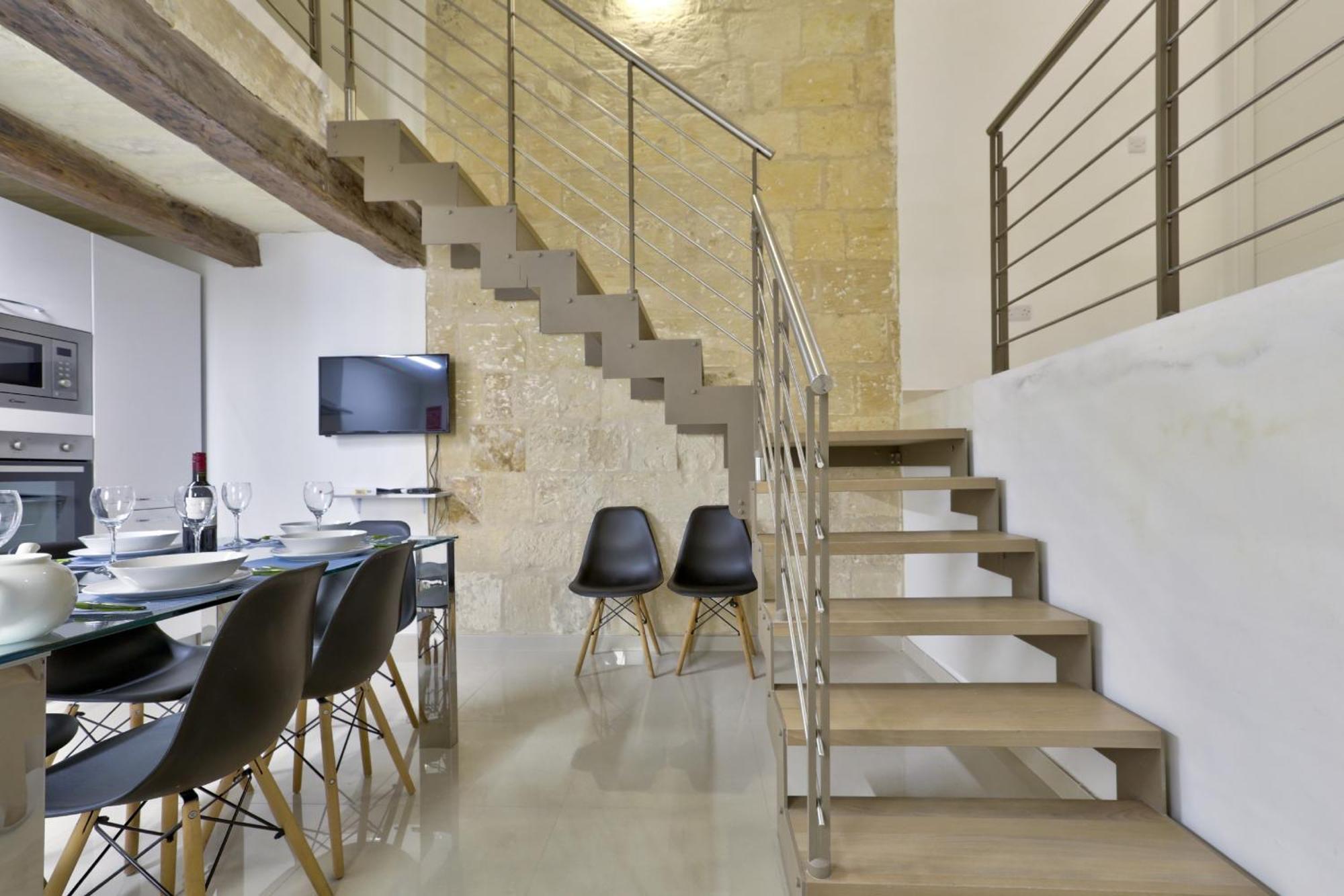 Exquisite 3-Bedroom Duplex Penthouse With Jacuzzi In Valletta Centre المظهر الخارجي الصورة