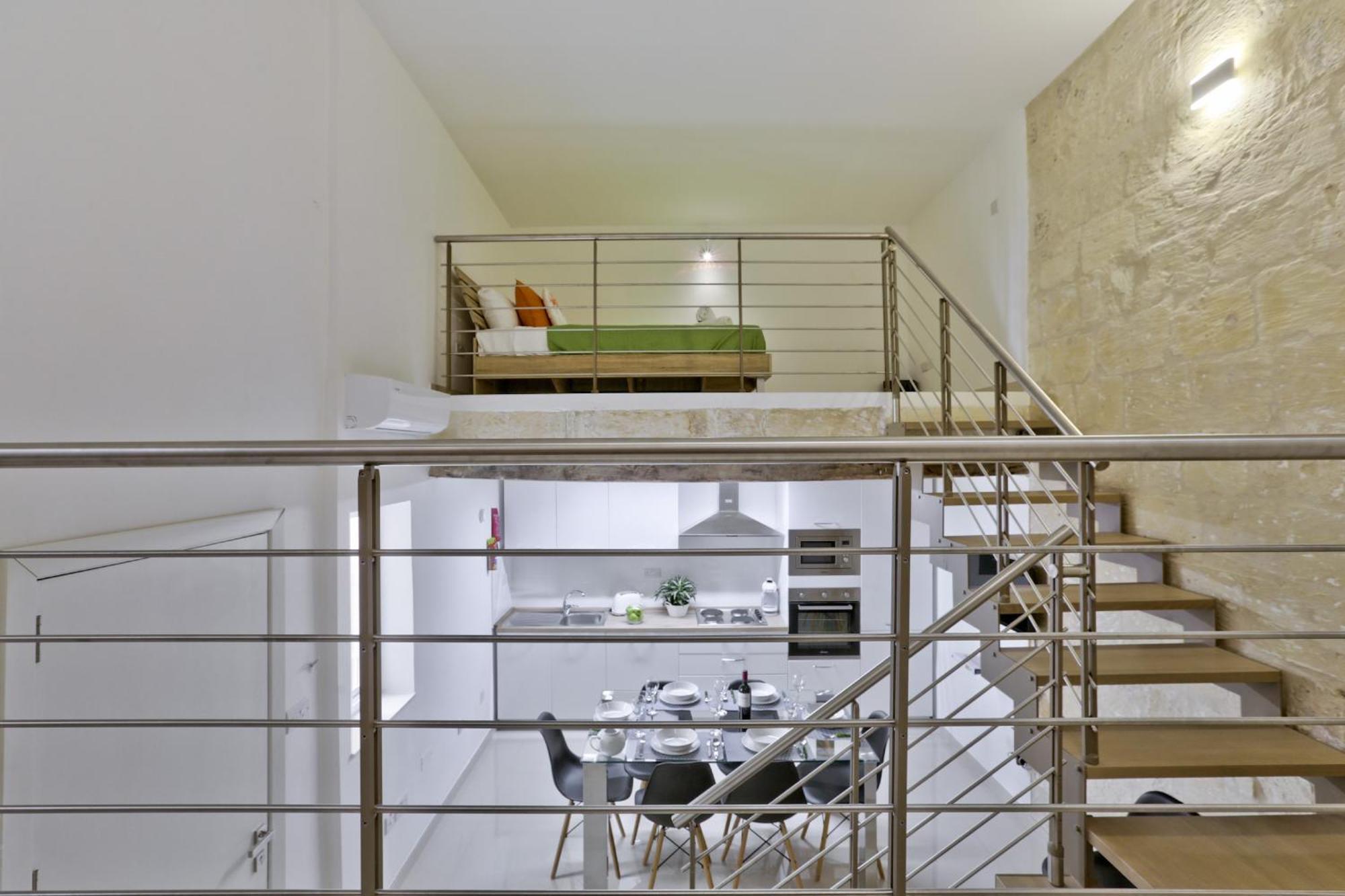 Exquisite 3-Bedroom Duplex Penthouse With Jacuzzi In Valletta Centre المظهر الخارجي الصورة