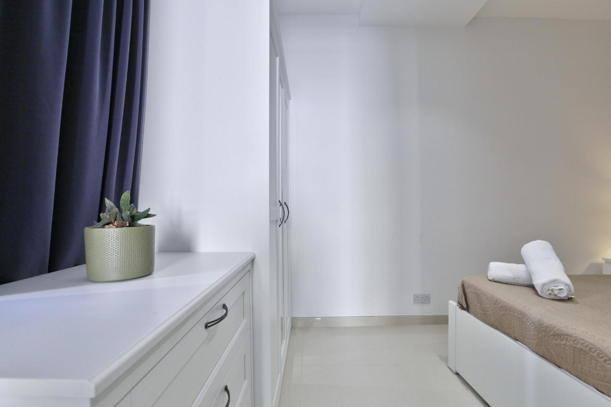 Exquisite 3-Bedroom Duplex Penthouse With Jacuzzi In Valletta Centre المظهر الخارجي الصورة
